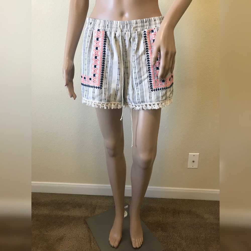 💫Tassel Embroidered Shorts💫